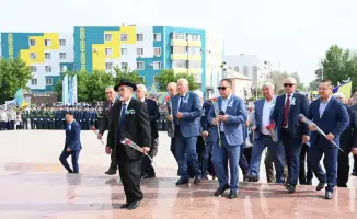 Торжественное мероприятие в Кызылорде ко Дню Победы поддержка ветеранов минута молчания