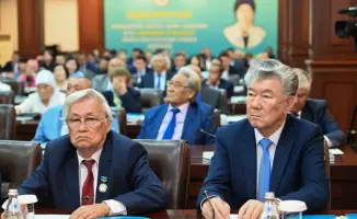 Конференция в Кызылординской области отметила 80-летие Алмагуль Божановой и ее достижения