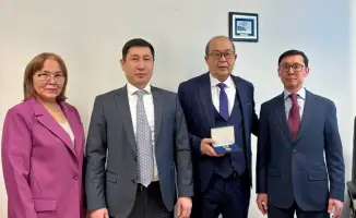 Золотые годы на службе: ветеран финансовой системы получает медаль «Еңбек ардагері»