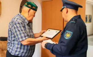 Восточно-Казахстанские полицейские поздравили ветеранов с Днём Победы