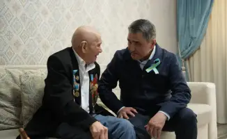 Поздравление ветерана 102 лет с Днем победы подчеркивает важность сохранения памяти о героизме участников войны
