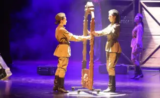 В Жетісу состоялся спектакль 'Соғыстың сұрқы әйелге жат' в Академическом драматическом театре имени Бикен Римовой