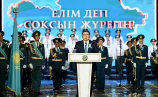 Аким области подчеркнул важность уважения к старшим на торжественном мероприятии в Семее