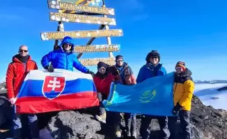 Актюбинский журналист Марат Танкаев покорил Килиманджаро в память о отце и Дне Победы