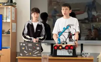 Роботы-стражи: школьники Карагандинской области создали защитников для химически опасных зон
