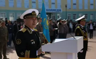 В Астане прошла присяга более 400 студентов военной кафедры КазУТБ, символизируя патриотизм и поддержку со стороны общества.