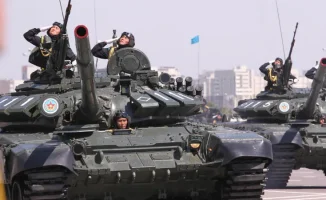 Казахстан продолжает традиции героизма и патриотизма через награждение военных и гражданских служащих