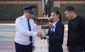 В Костанайской области подросткам вручили первые удостоверения личности