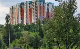 С 1 июля 2023 года годовая эффективная ставка (ГЭСВ) по ипотечным займам в коммерческих банках снизится с 25% до 20%. Однако, несмотря на это снижение, эксперт утверждает, что жильё не станет более доступным для населения.