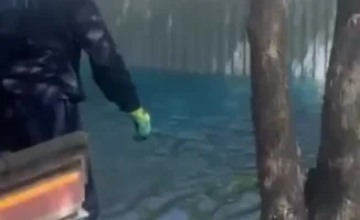Голубая симфония в фонтане: алматинцы в недоумении, акимат раскрывает тайну окрашенной воды