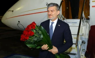 Президент Грузии Михаил Кавелашвили прибыл в Астану для участия в международном экологическом форуме RES 2026, сообщает Tengrinews.kz.