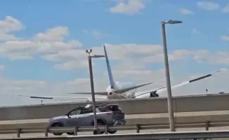 Boeing 767 United Airlines Ньюарк Либерти посадка фонарный столб грузовик