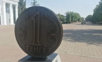 В казахстанской экономической дискуссии базовая ставка всё чаще становится предметом спора. Эксперты обсуждают, как высокая базовая ставка влияет на экономику страны и интересы большинства граждан. Предложения о её снижении звучат регулярно, однако мнения