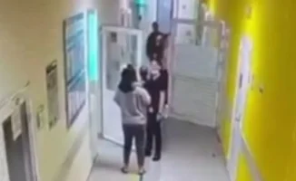 В Алматы зафиксирована драка между медиком и пациенткой в больнице, инцидент попал на камеры видеонаблюдения. Полиция начала расследование, сообщает Tengrinews.kz.