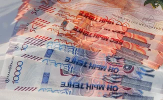 Кредитный лабиринт: почему казахстанцам стало труднее найти выход к финансам