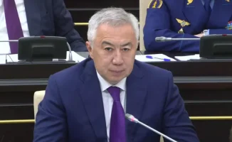 Министр Жумангарин ответил на критику депутатов о бюджете, отметив, что прогнозы не были столь плохими, несмотря на замечания Амангельды Нугманова о финансовых нарушениях и завышенных прогнозах доходов.