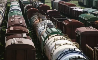 В АО 'НК 'Қазақстан темір жолы' подтвердили арест директора алматинского эксплуатационного вагонного депо в связи с делом о коррупции. Данное событие подчеркивает серьезность борьбы с коррупционными проявлениями в сфере железнодорожного транспорта.