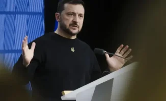 Президент Украины Владимир Зеленский написал открытое письмо президенту России Владимиру Путину с призывом прекратить войну. В своем обращении он также призвал Европу к активным действиям для содействия миру.